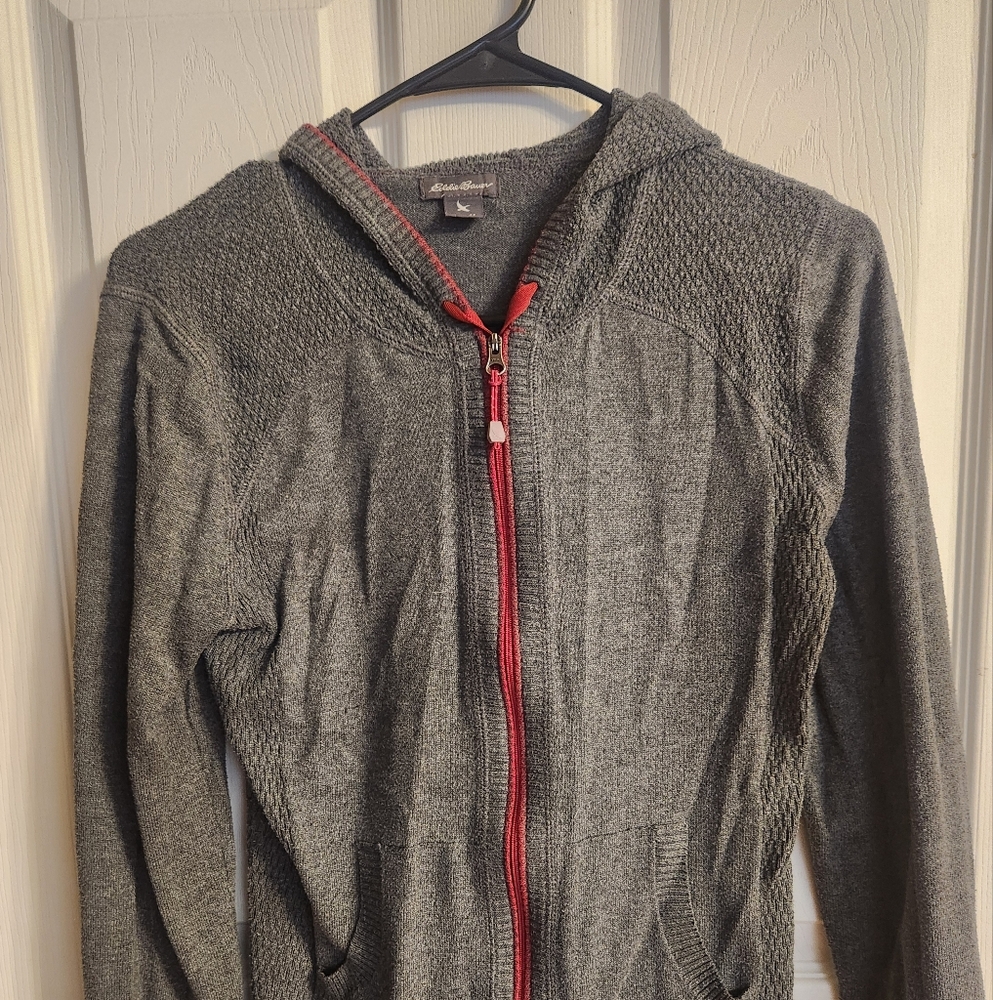 Women's Eddie Bauer zip up sweater. Size medium.